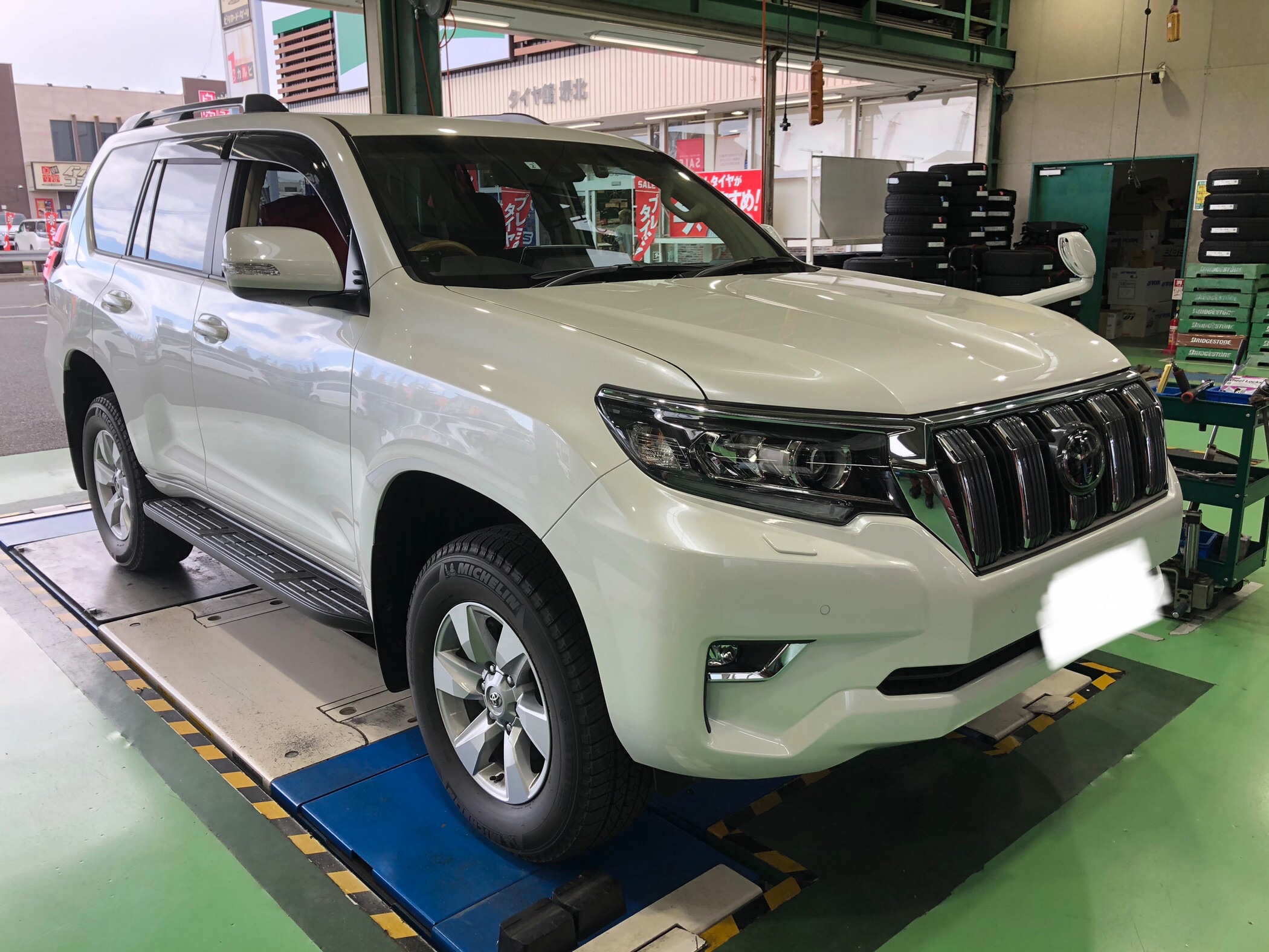 トヨタ ランドクルーザープラドにRAYS VERSUS VV21SX APJカラー17