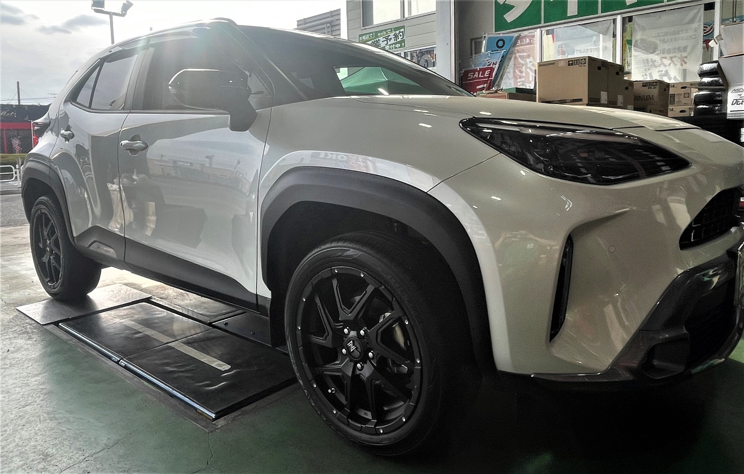 トヨタ ヤリスクロス】～ガナドール Vertex 4WD/SUV～ マフラー取付