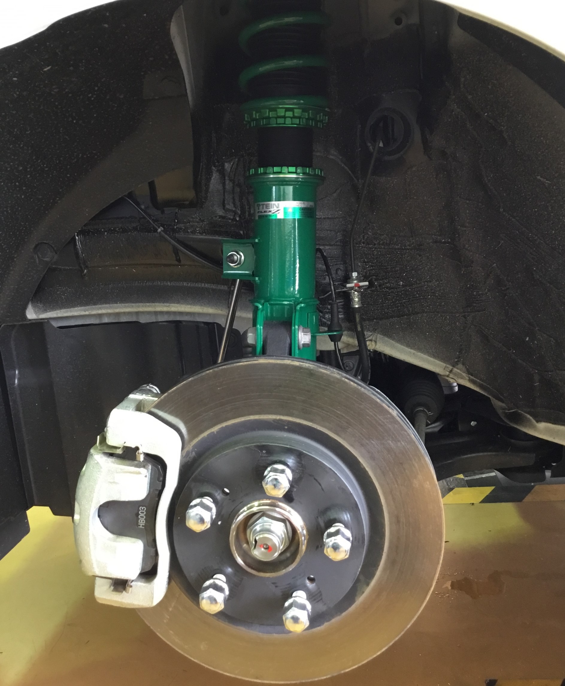 スズキ・スイフトスポーツ(ZC33S)〜車高調取り付け(TEIN FLEX Z