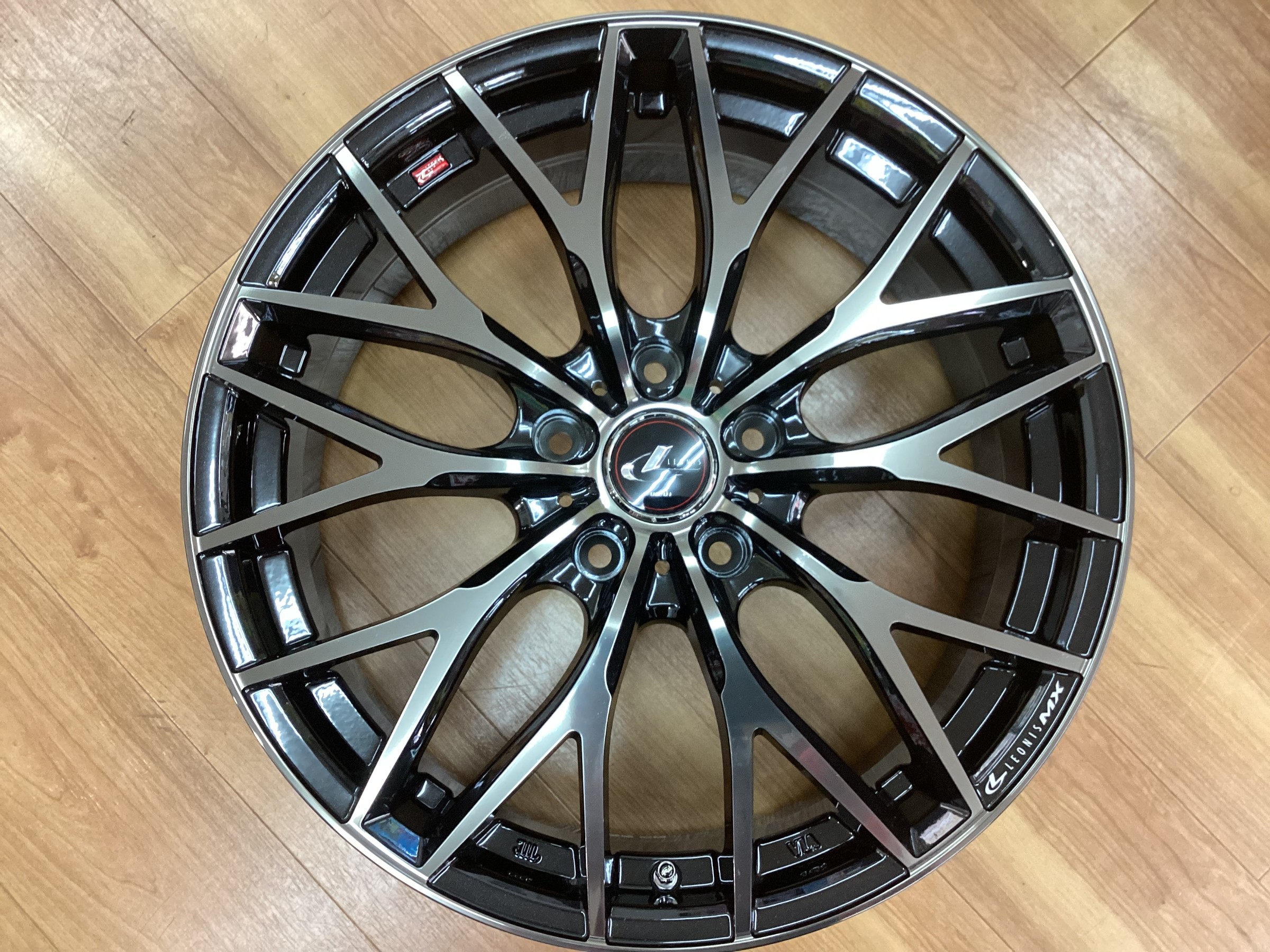 期間限定展示中】LEONIS MX／LEONIS SK | 店舗おススメ情報 | タイヤ館