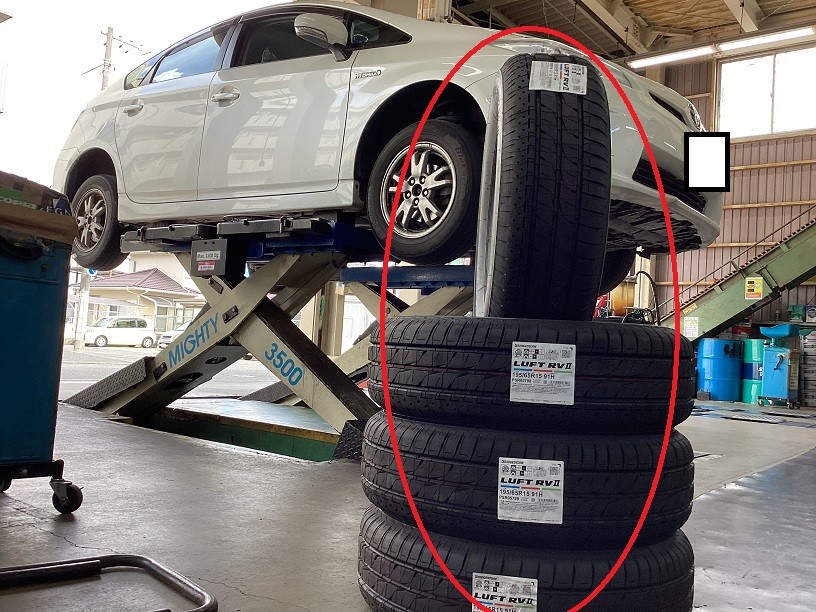 トヨタ プリウス タイヤ交換 195/65R15 ブリヂストン ルフトRVⅡ