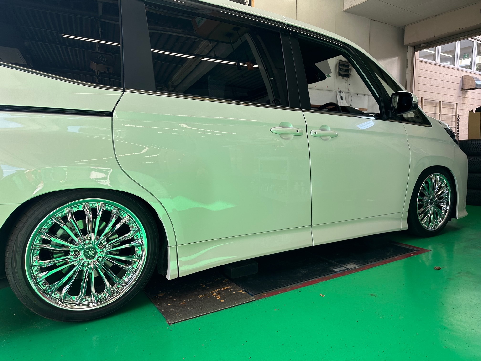 新型ノア（ZWR90W） RSR車高調 BLACK☆i 取付 | 店舗おススメ情報