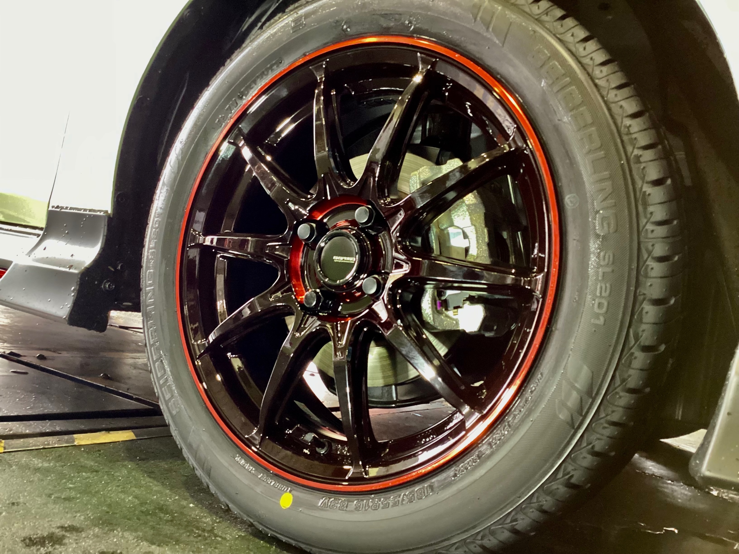 トヨタ・ヤリス】夏用タイヤアルミホイールセット（SEIBERLING SL201