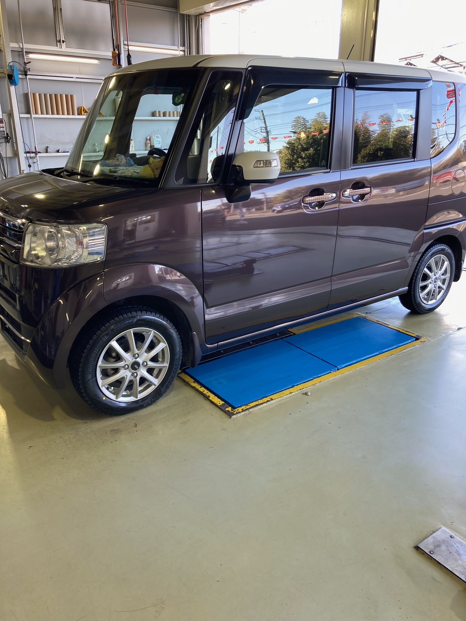 ホンダ N-BOX JF1 】スタッドレスタイヤ・ホイールセット取付 | 店舗お