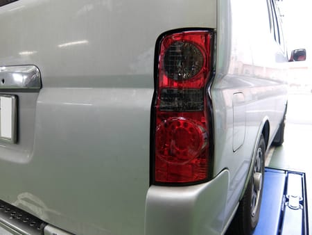 キャラバン(型式E25)LEDテールランプ取付け☆彡 | 店舗おススメ情報