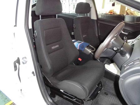 30プリウス RECAROシート交換（運転席＆助手席） | 店舗おススメ情報