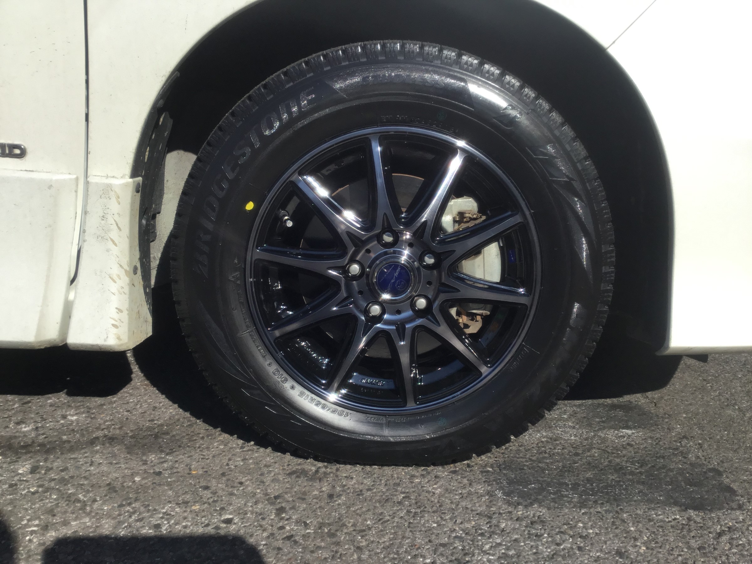 C27型セレナ、スタッドレスタイヤセットのお取り付け！ | 店舗おススメ