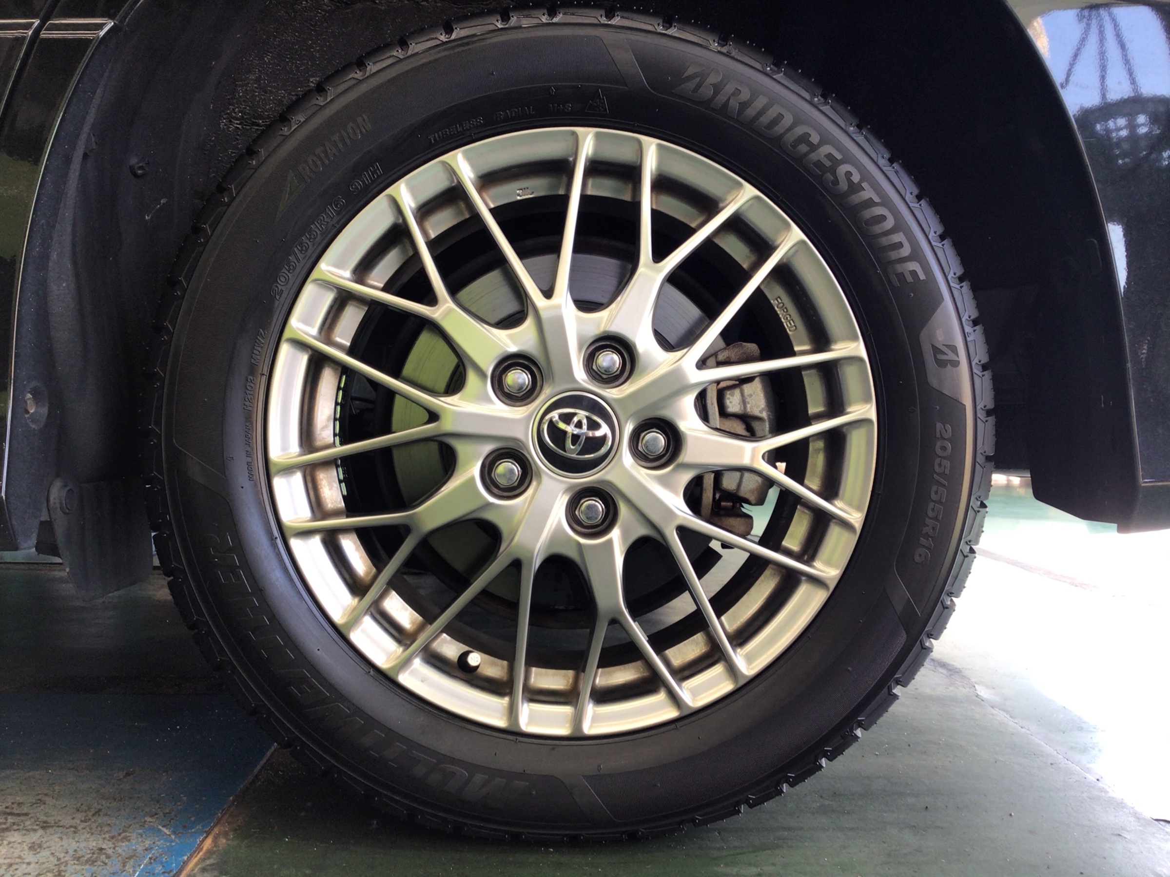 ノアハイブリッド・ヴォクシーハイブリッドの純正タイヤあります