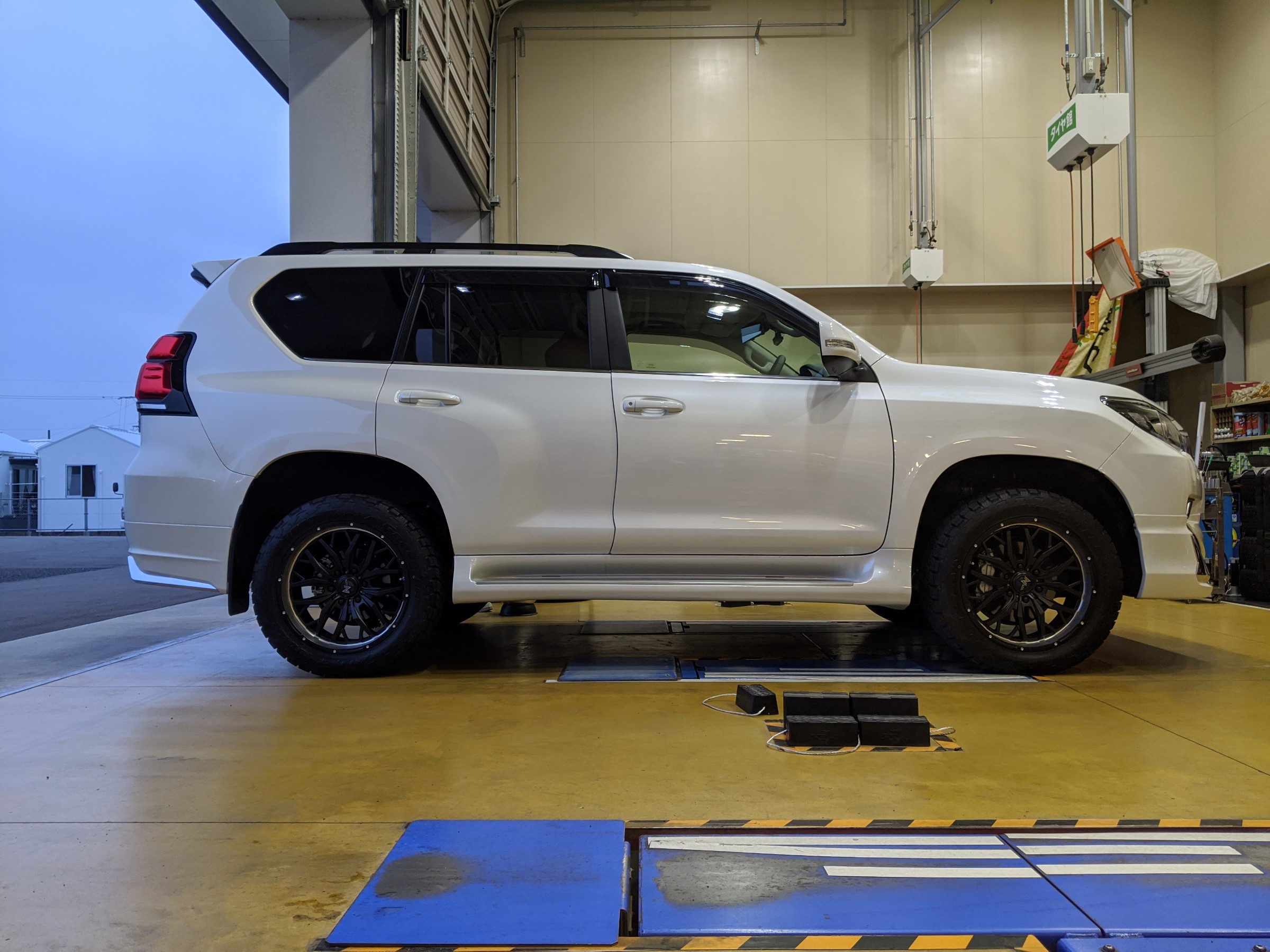 トヨタ ランドクルーザー プラド に ナイトロパワー ガジェット 20