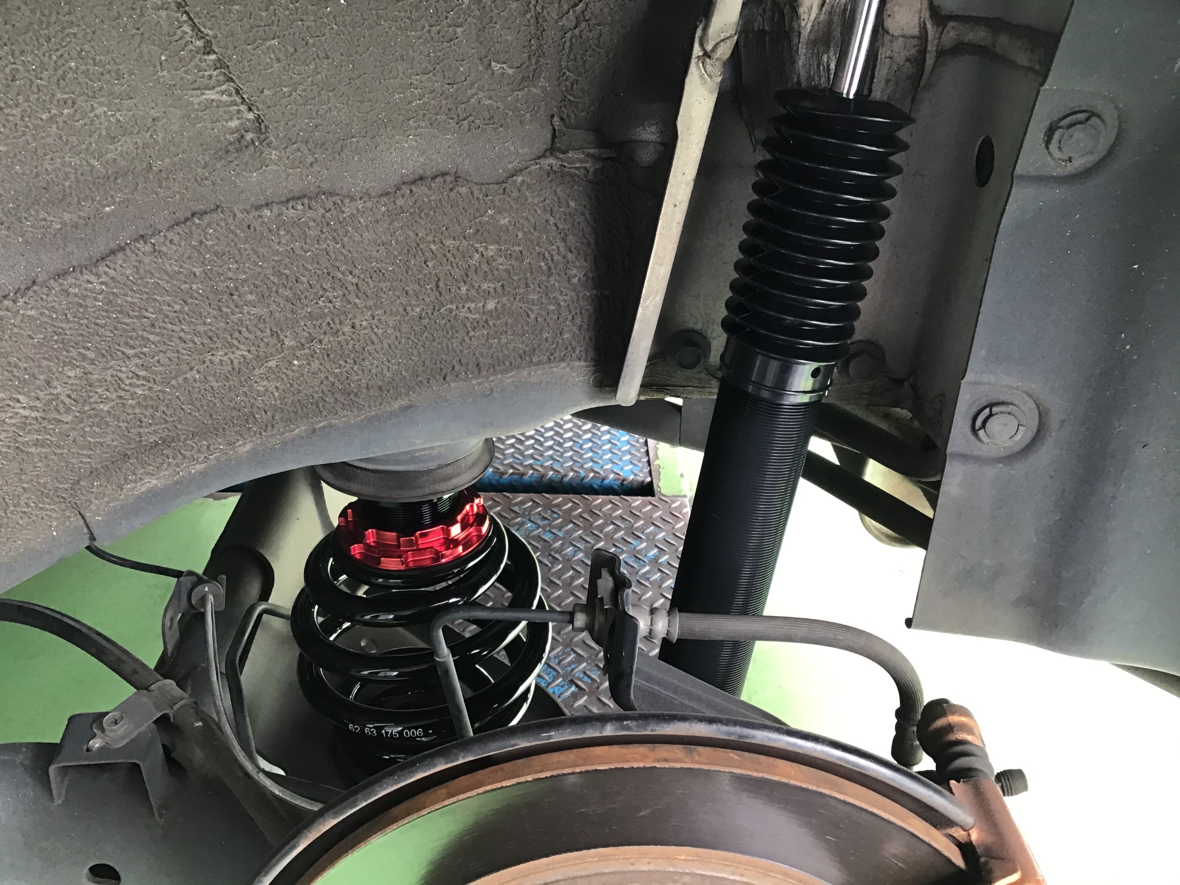 日産 セレナ 車高調取付 ブリッツ BLITZ | 店舗おススメ情報 | タイヤ