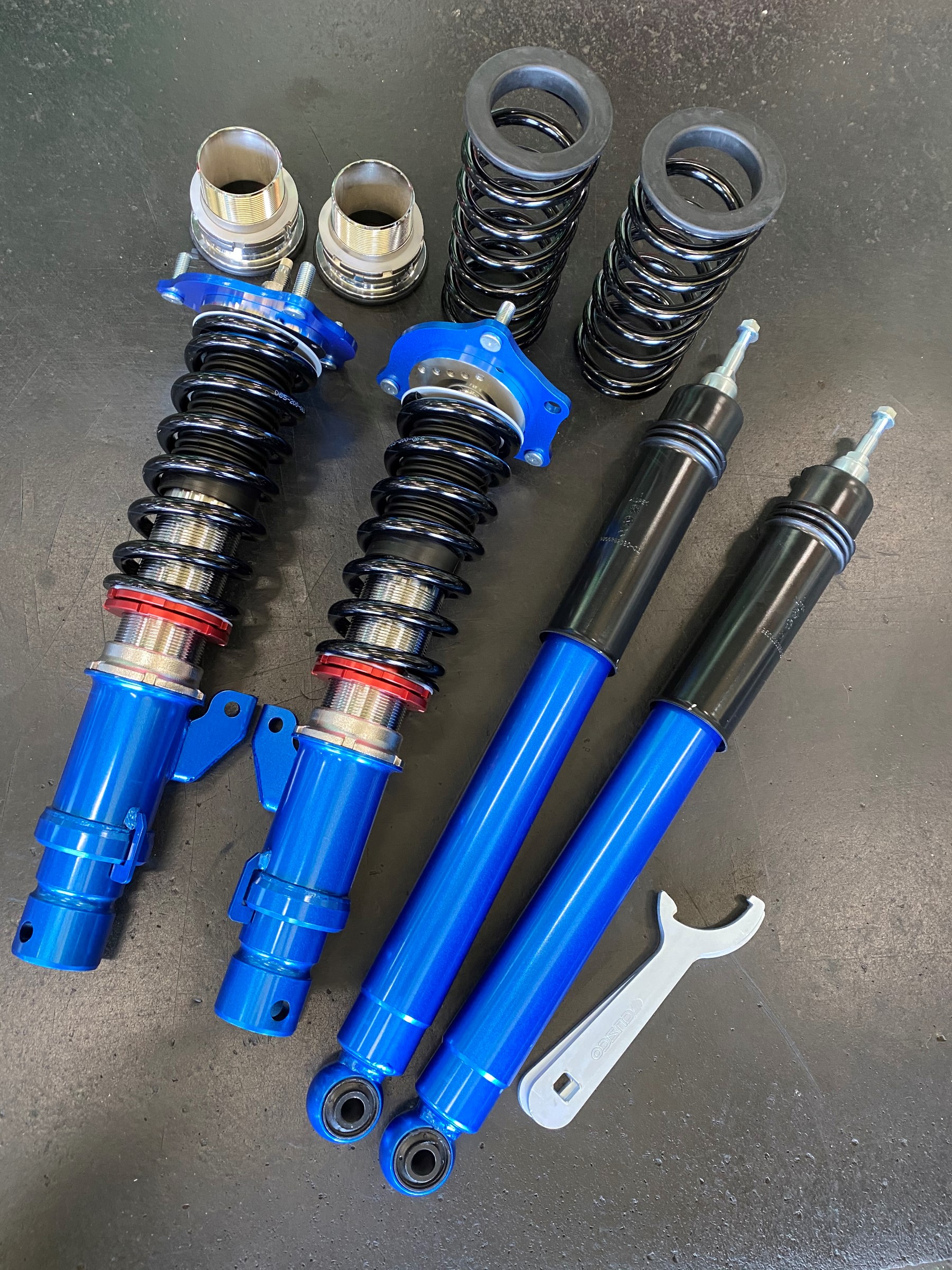 シビックハッチバックFK7にクスコ車高調取り付けました！！ | 店舗お