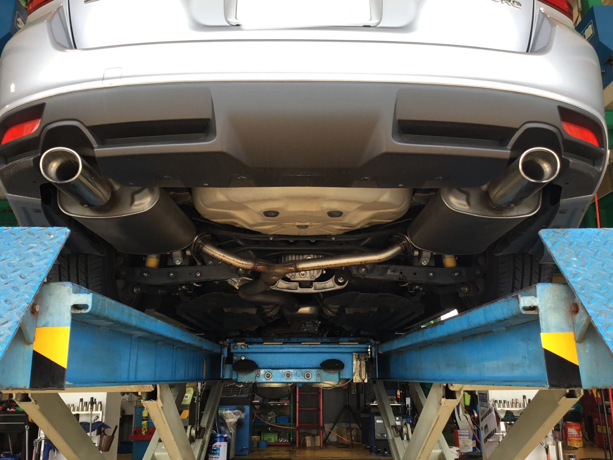 レヴォーグ【VM4】に！ガナドールマフラー取付！ | 店舗おススメ情報