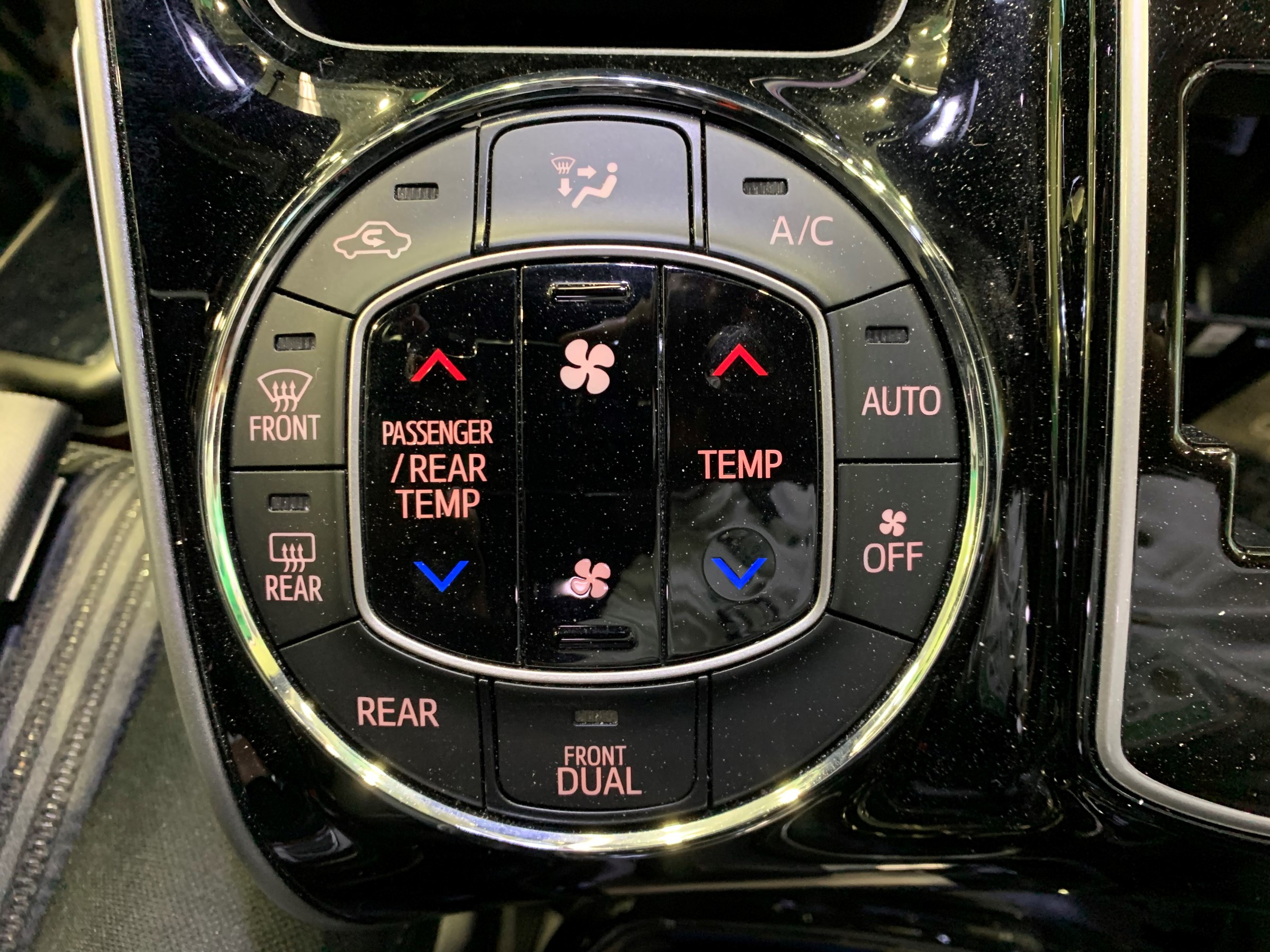 80系VOXY エアコンパネル LED打ち換え | 店舗おススメ情報 | タイヤ館