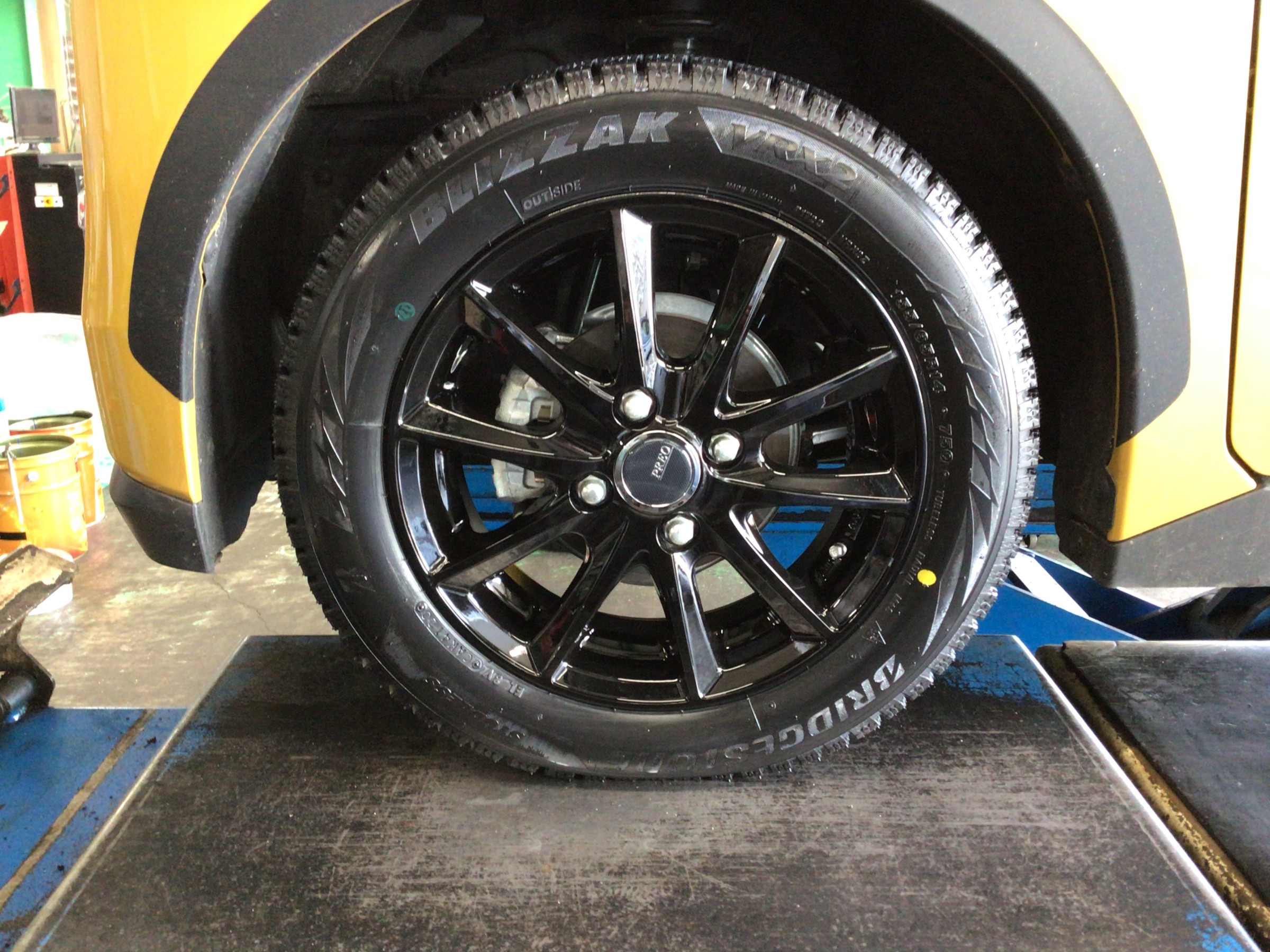 ミツビシ・eKクロススペース、スタッドレスタイヤセット交換！ | 店舗