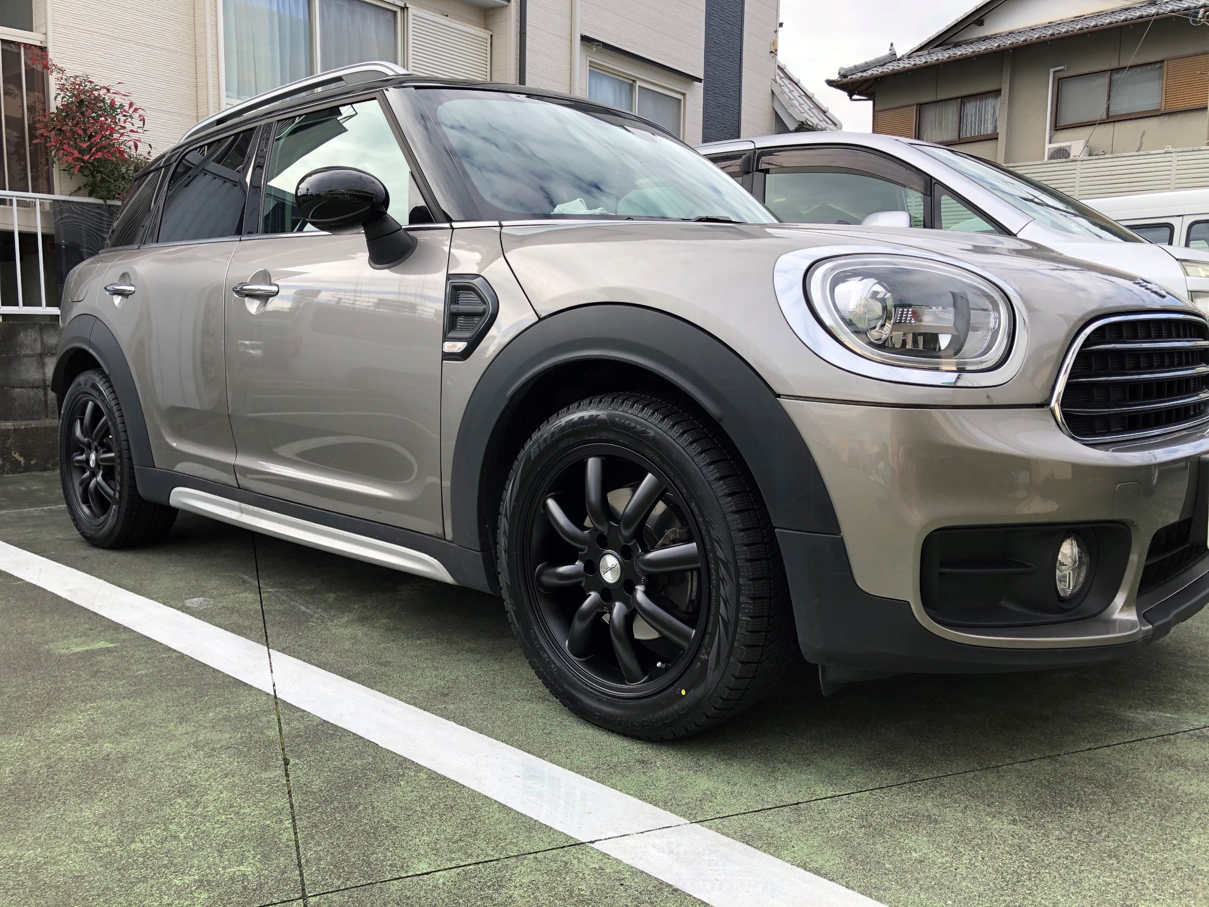 ミニ クロスオーバー（F60) スタッドレスタイヤ取付 | 店舗おススメ