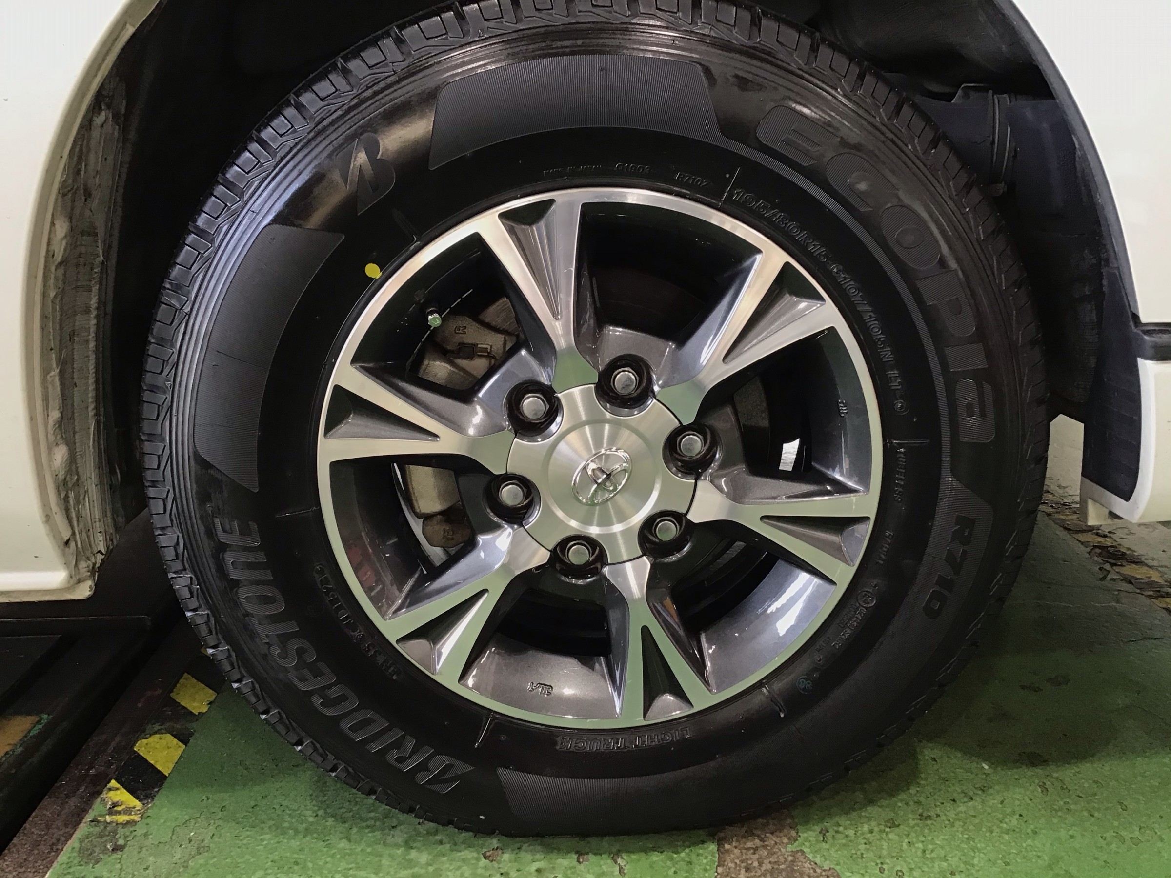 ハイエース エコピアR710交換！ | 店舗おススメ情報 | タイヤ館 三島