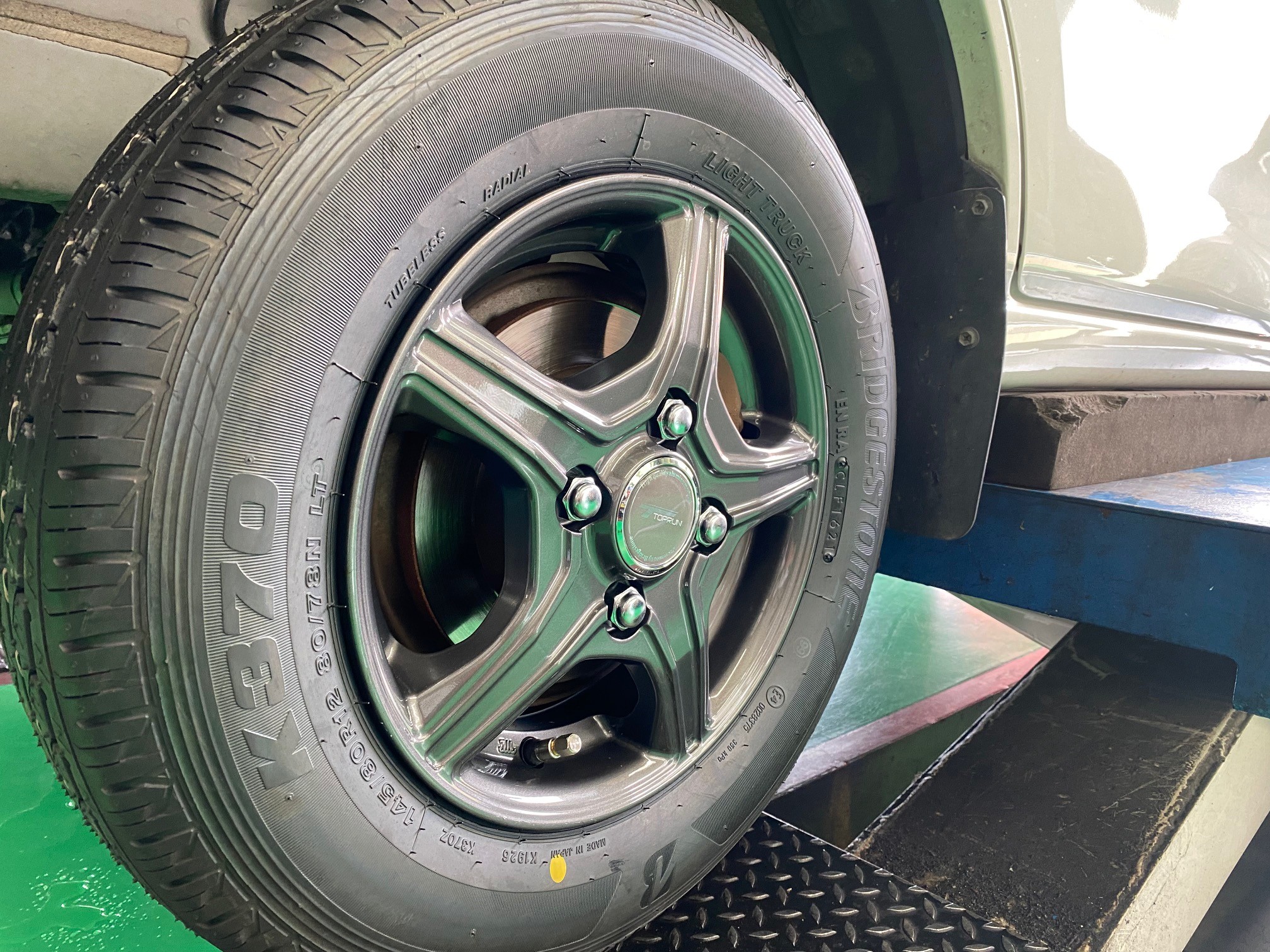 ダイハツ ハイゼット 12インチ アルミホイール＆タイヤ 取付 | 店舗お