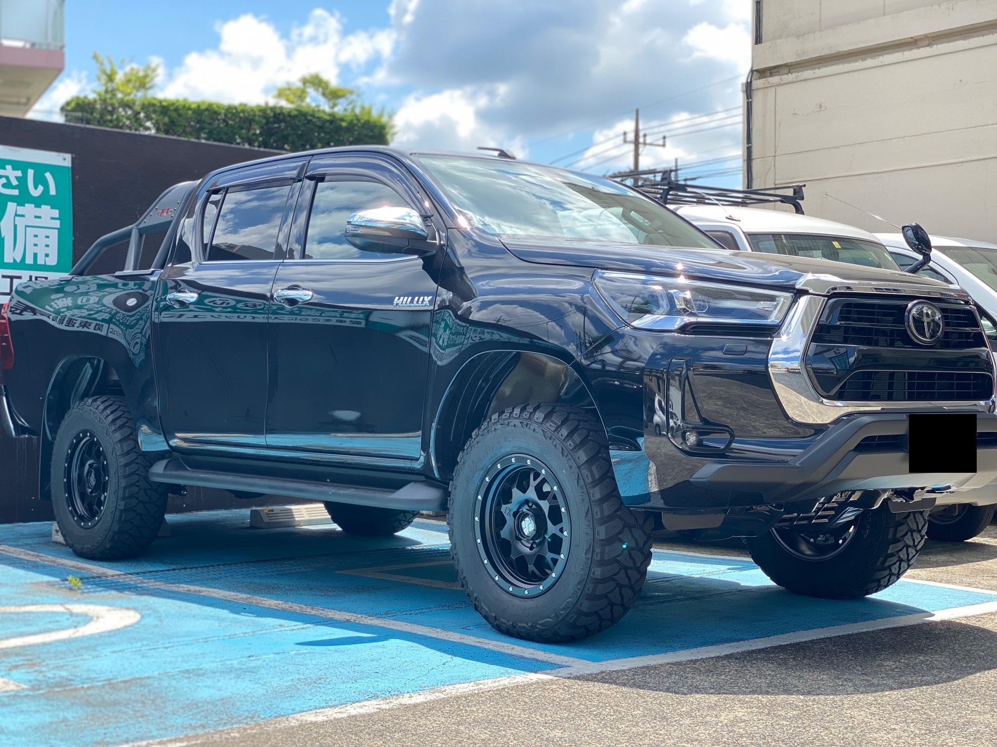 トヨタ ハイラックス（GUN125） リフトアップ＆アルミホイール交換