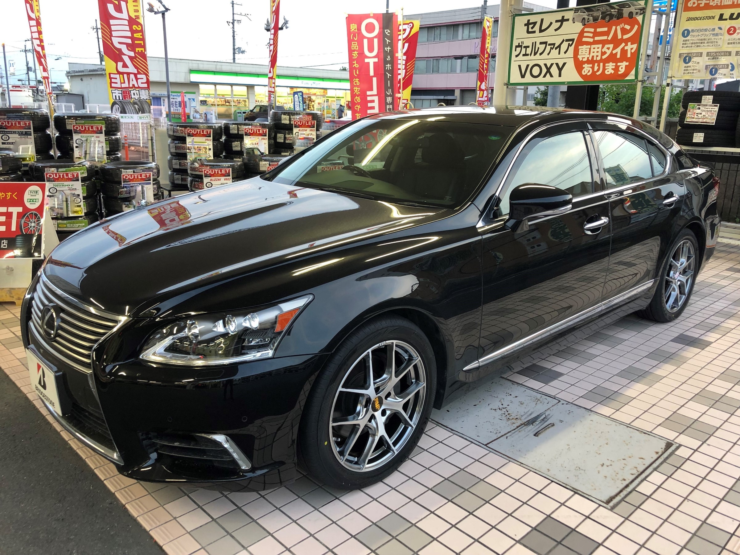 レクサス LS460にレグノGR-XⅡとRMP025F19インチアルミ