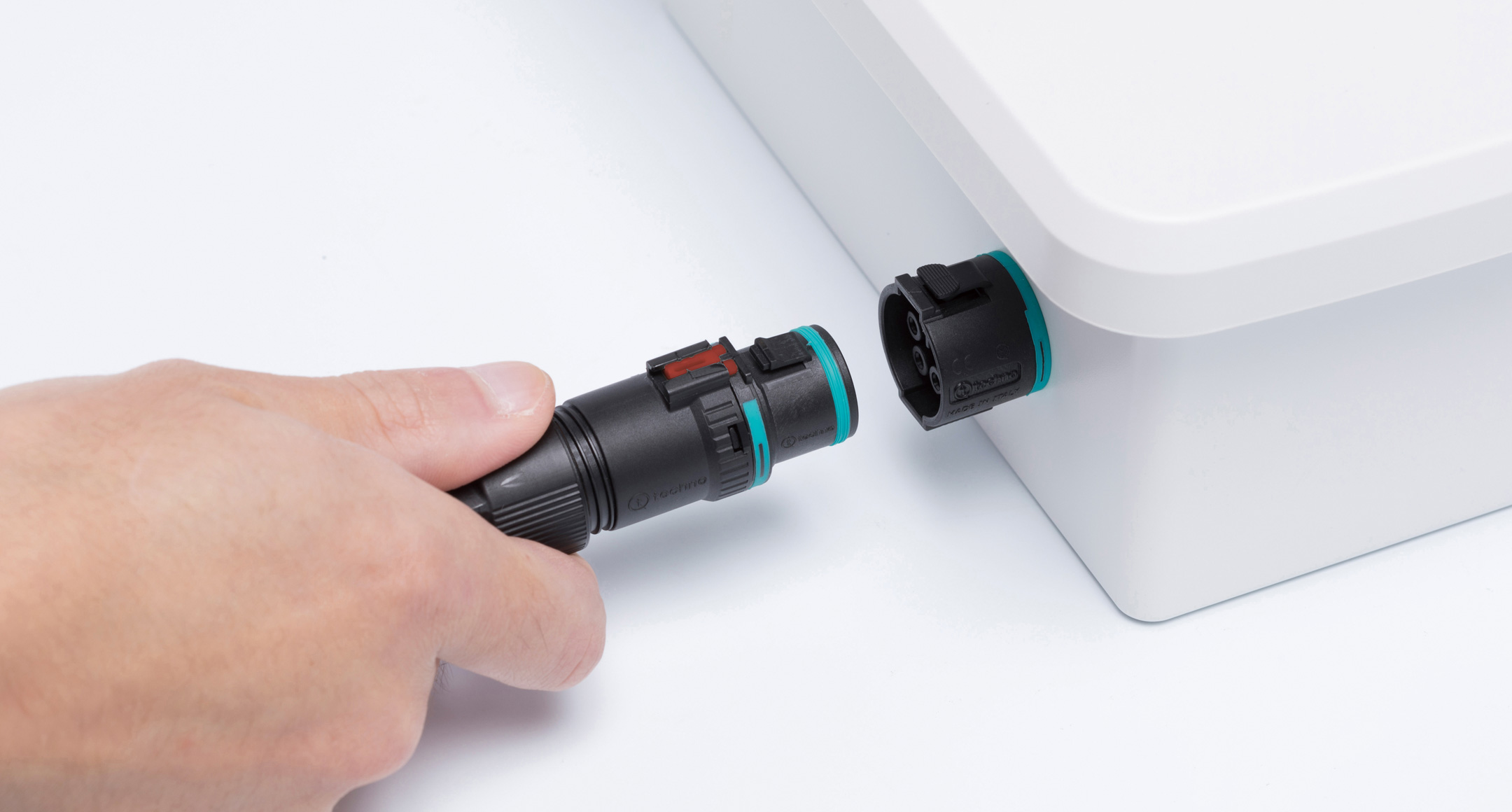 UL認証 IP68スクリューレスパネルマウント防水コネクタ THS389E