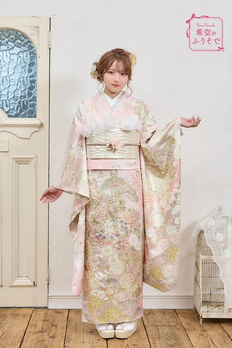 池田美優(みちょぱ)振袖 ライトグレー/くすみカラー 牡丹柄/大柄