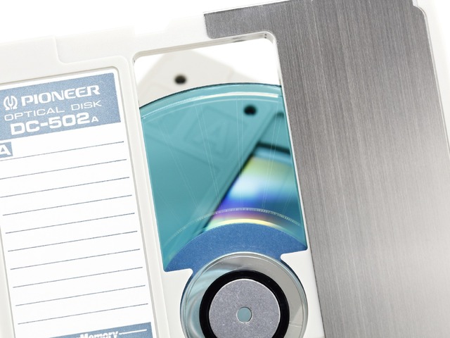 5.25インチMOとそっくりなのに1度しか書き込みできない「130mm追記形