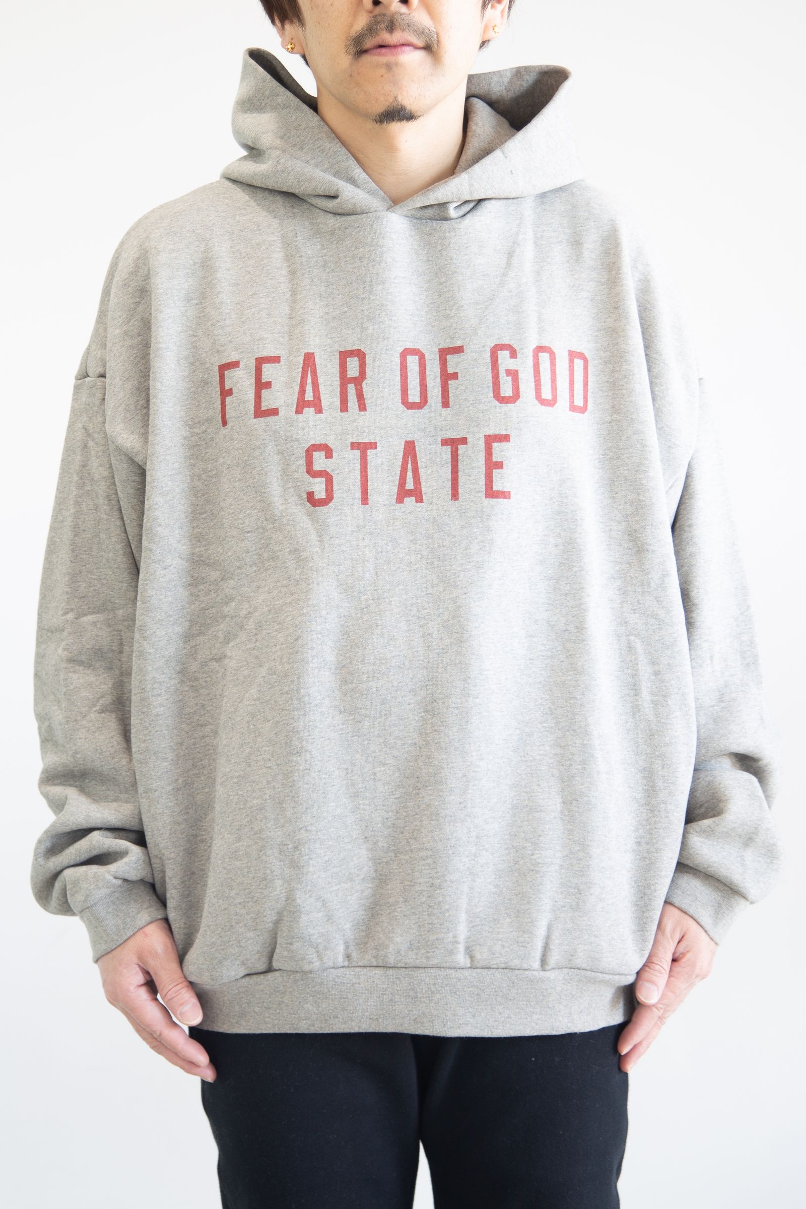 FOG ESSENTIALS - 24FW STATE LOGO SWEAT HOODIE / ダークヘザーグレー