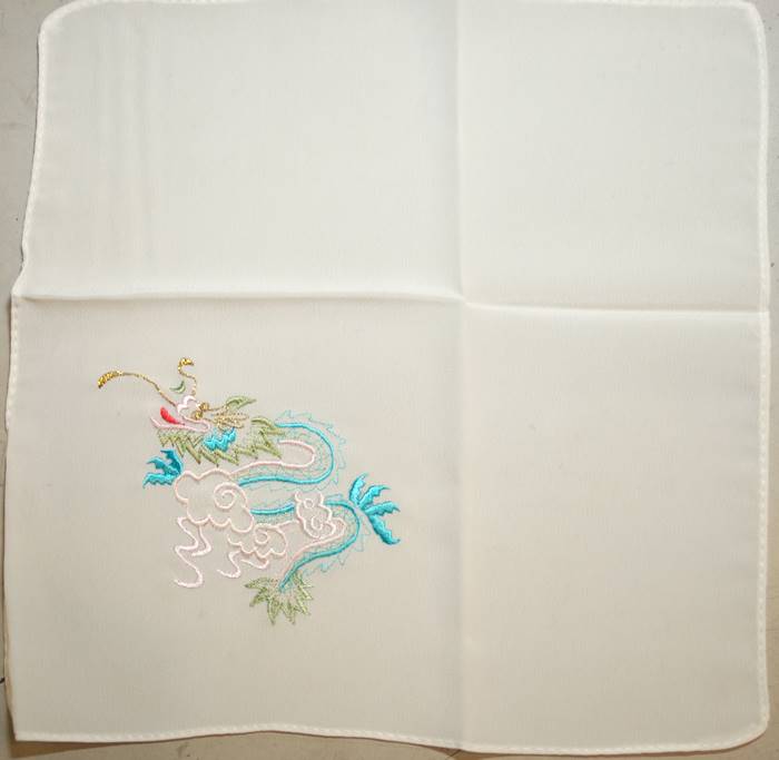 シルク製 汕頭（スワトウ）ハンカチ 「龍」 - 横浜中華街天宝堂本店