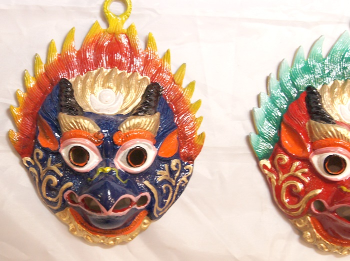 メタル製 インドネシア バリ島 ガルーダ面 ブラック色 - 横浜中華街