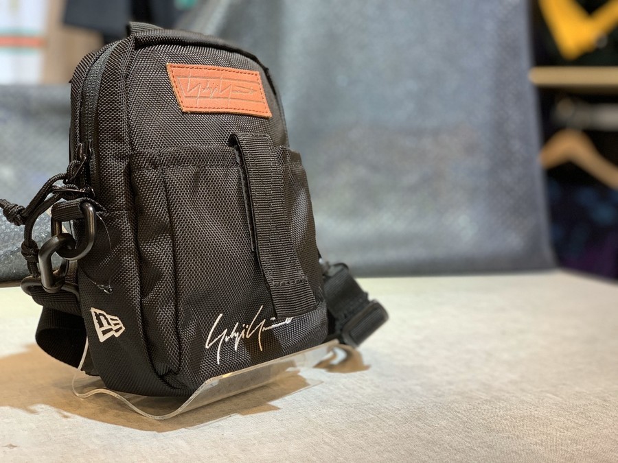 YOHJI YAMAMOTO / ヨウジヤマモト より19AW Shoulder Pouch YY Logo が