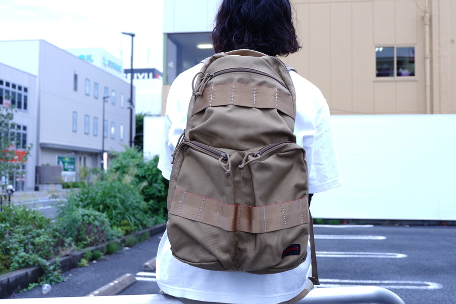 BRIEFING×TOMORROWLAND/ブリーフィング×トゥモローランド】よりバック