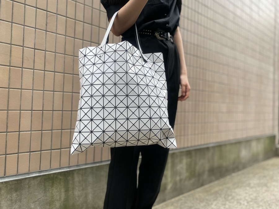 BAO BAO ISSEY MIYAKE/バオバオ イッセイミヤケ】よりプリズムトート