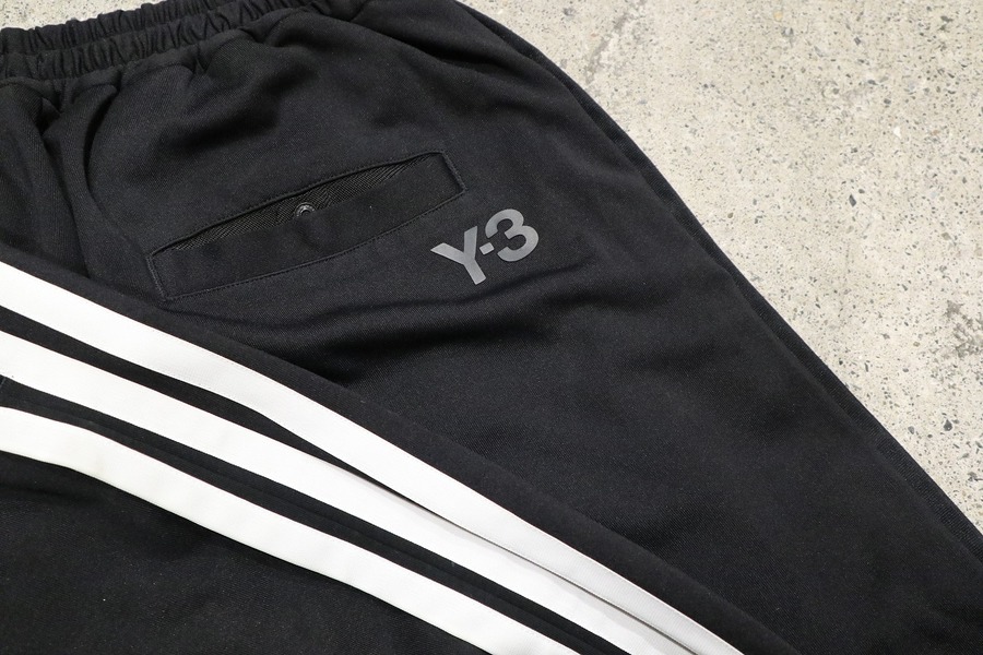 Y-3より3-Stripes Selvedge Matte Track Pantsが入荷致しました