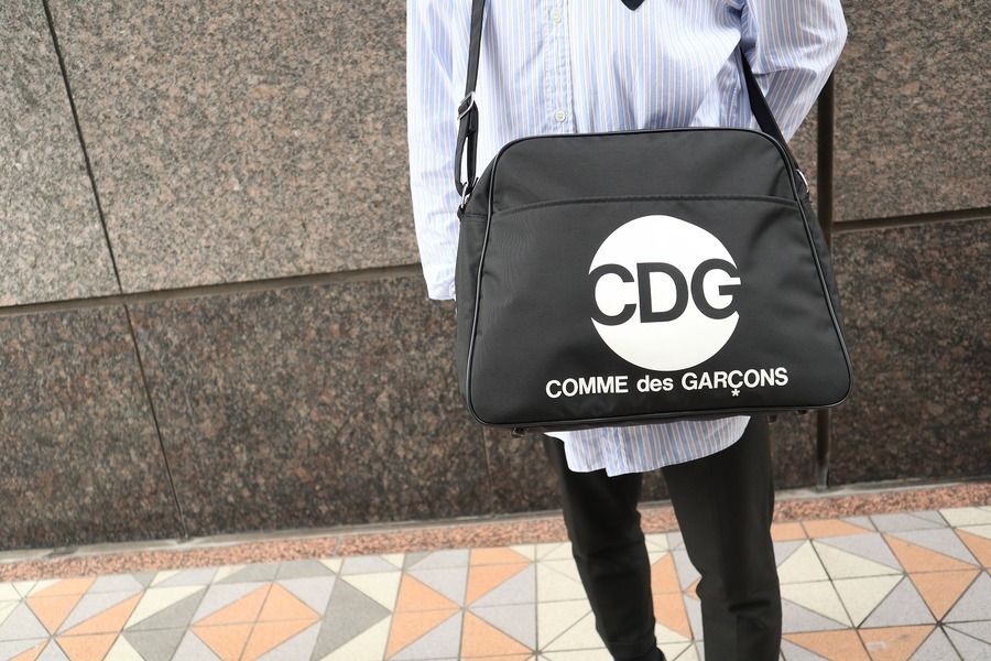CDG COMME des GARCONS】よりロゴショルダーバッグが入荷致しました
