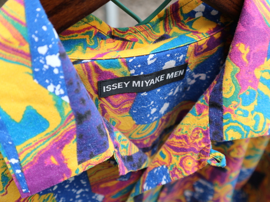 ISSEY MIYAKE MEN／イッセイミヤケメン】より 総柄オープンカラー