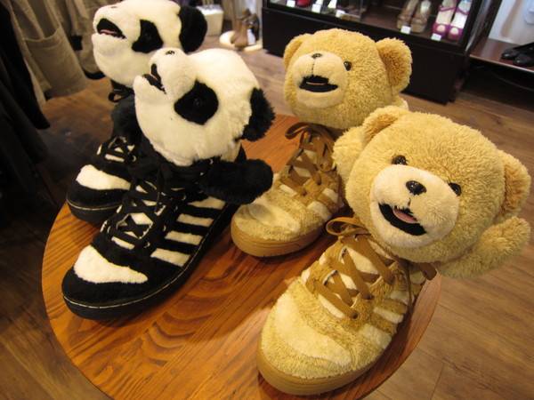 足元にインパクトを！！adidas(アディダス)×Jeremy Scott(ジェレミー