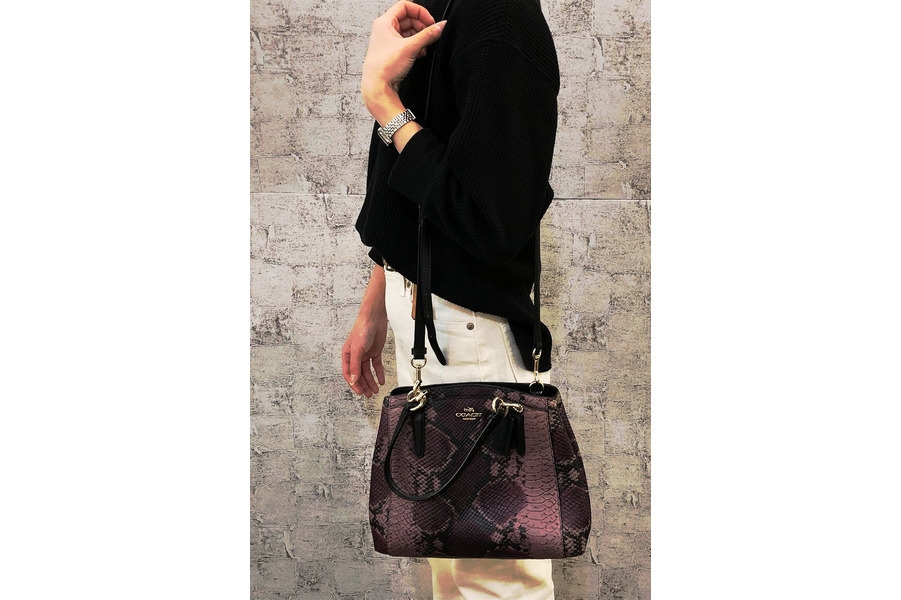 COACH(コーチ) パイソン柄ショルダーバッグのご紹介です！[2019.06.22