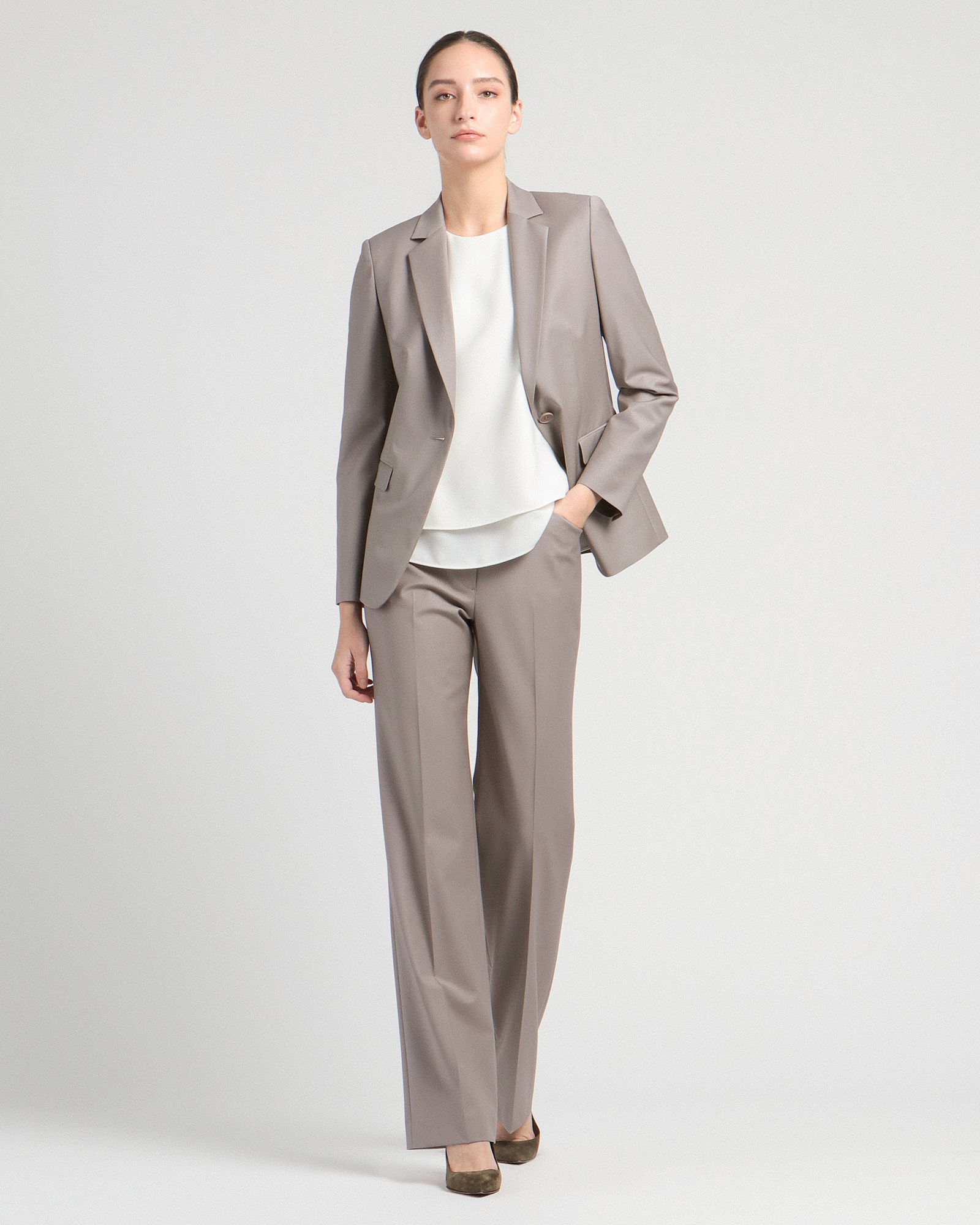 美品大きいサイズ42/44 セオリーリュクスパンツスーツエグゼクティブ灰