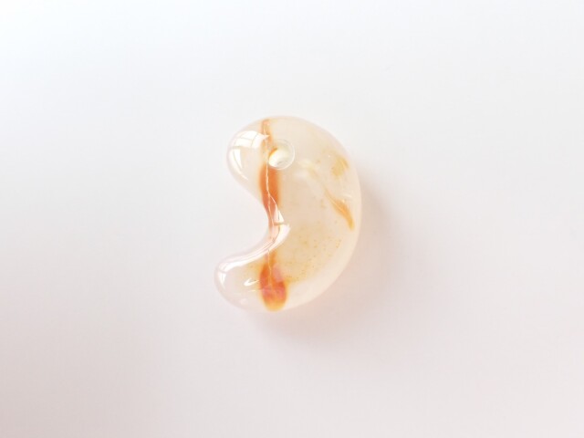 MD0346 【限定価格】 花仙山めのう 勾玉