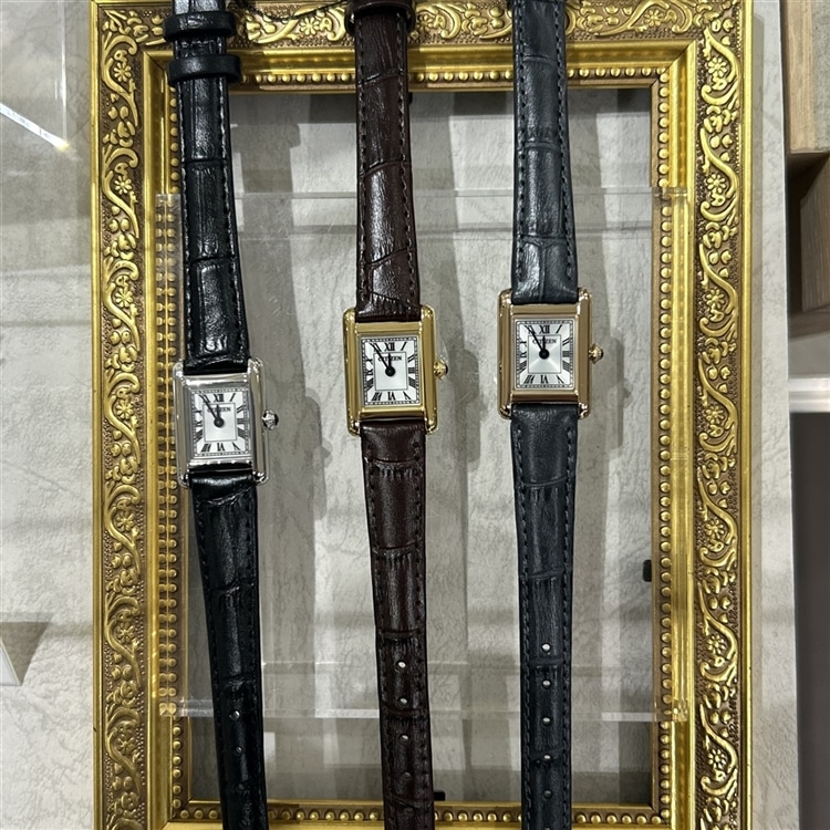 Kii】ローマ数字で統一した文字盤と型押しを施した牛革バンドが使用