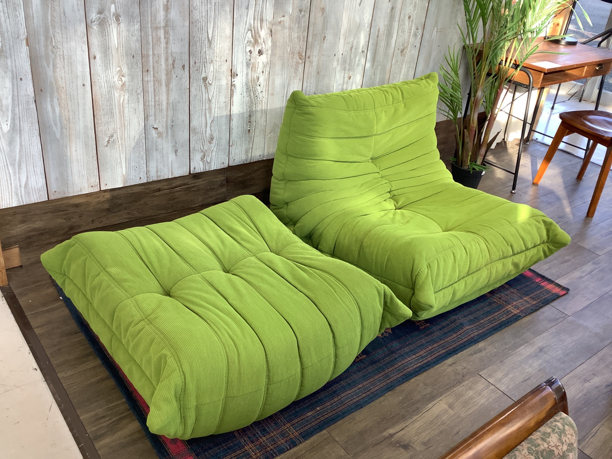 ligne roset（リーンロゼ）】最高な座り心地を叶える1Pソファ＆パフ