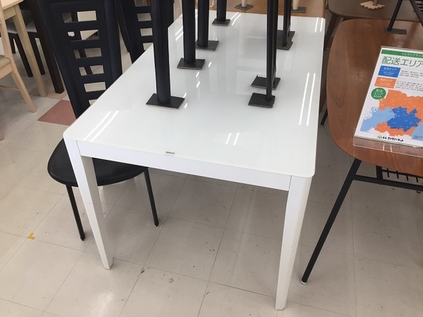 当店でも大人気のベンチダイニングセット・MOMO natural(モモ