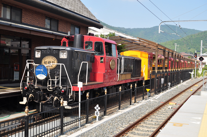 嵯峨野観光鉄道DE10形＋客車 - 日本の旅・鉄道見聞録
