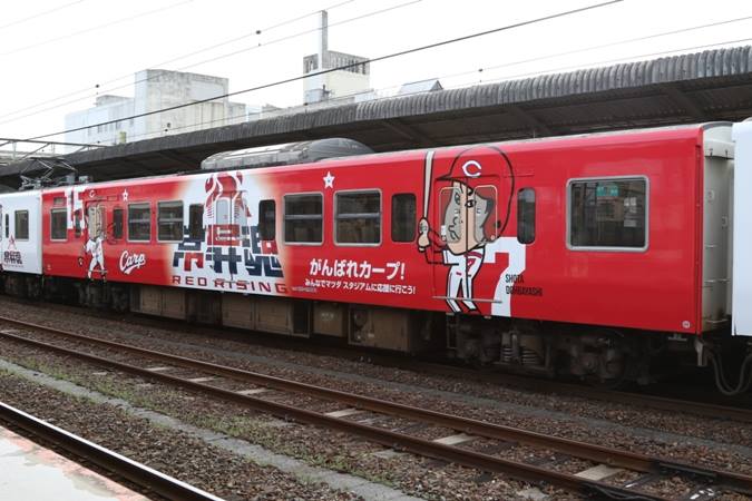 115系広島カープ応援ラッピング列車（2015年ver.）運転開始
