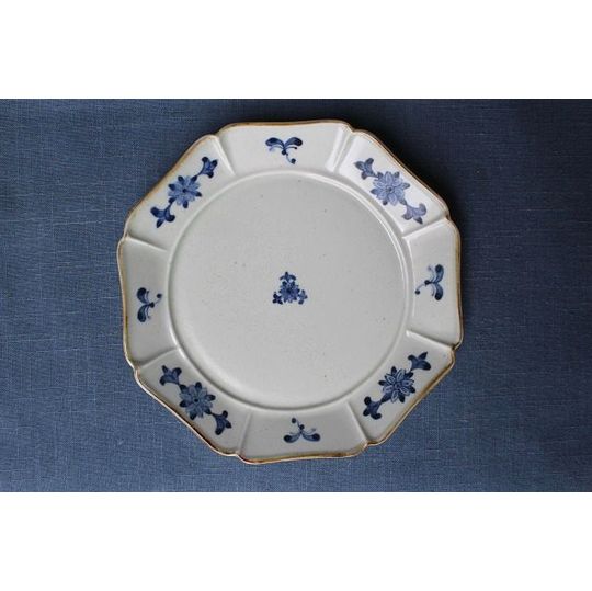 長崎県波佐見町で作陶されている陶房青の古染花八方7寸皿 うつわ家膳