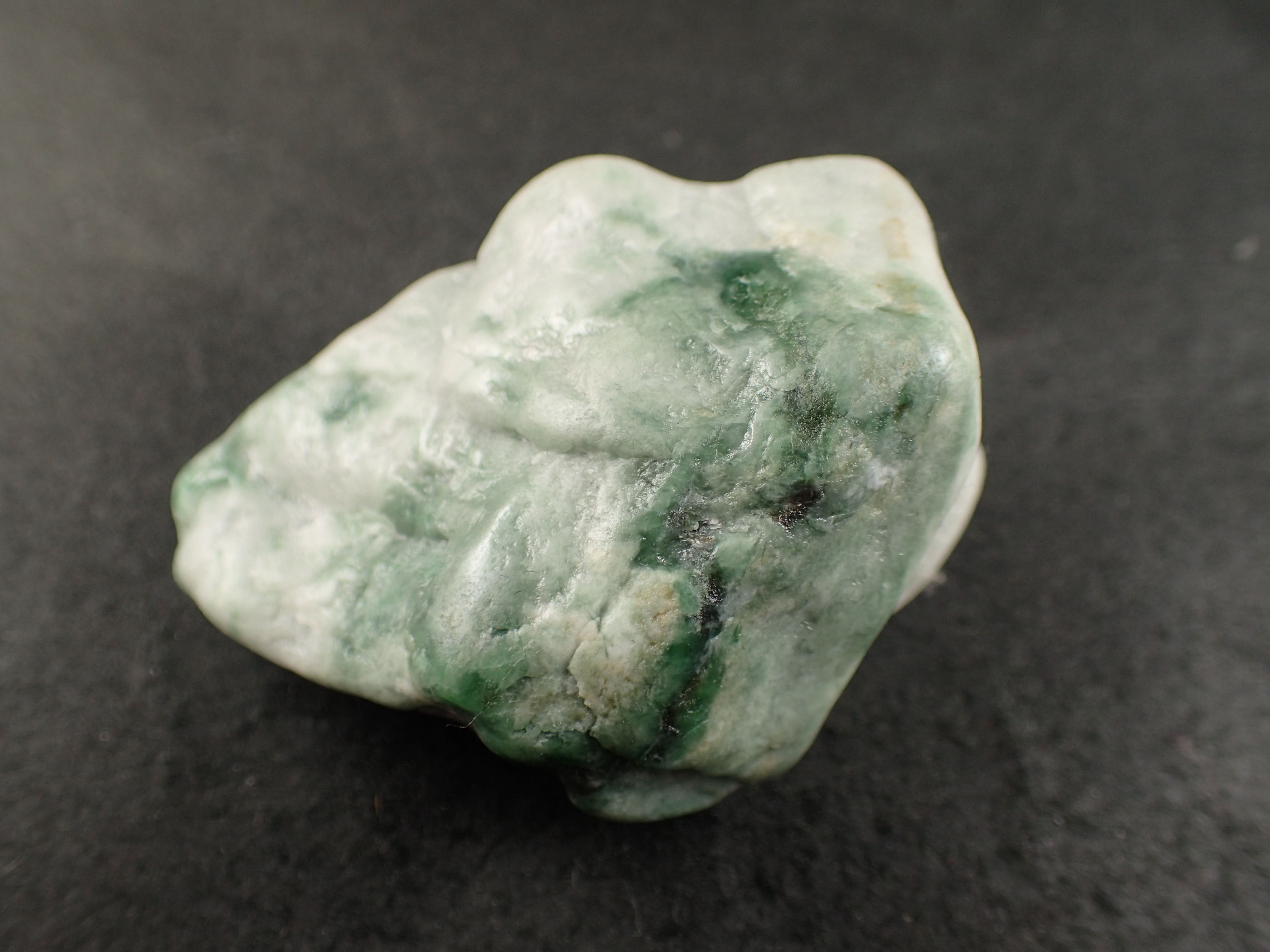 最高品質糸魚川翡翠(Jadeite from Niigata) 新潟県糸魚川市 産 ｜石の