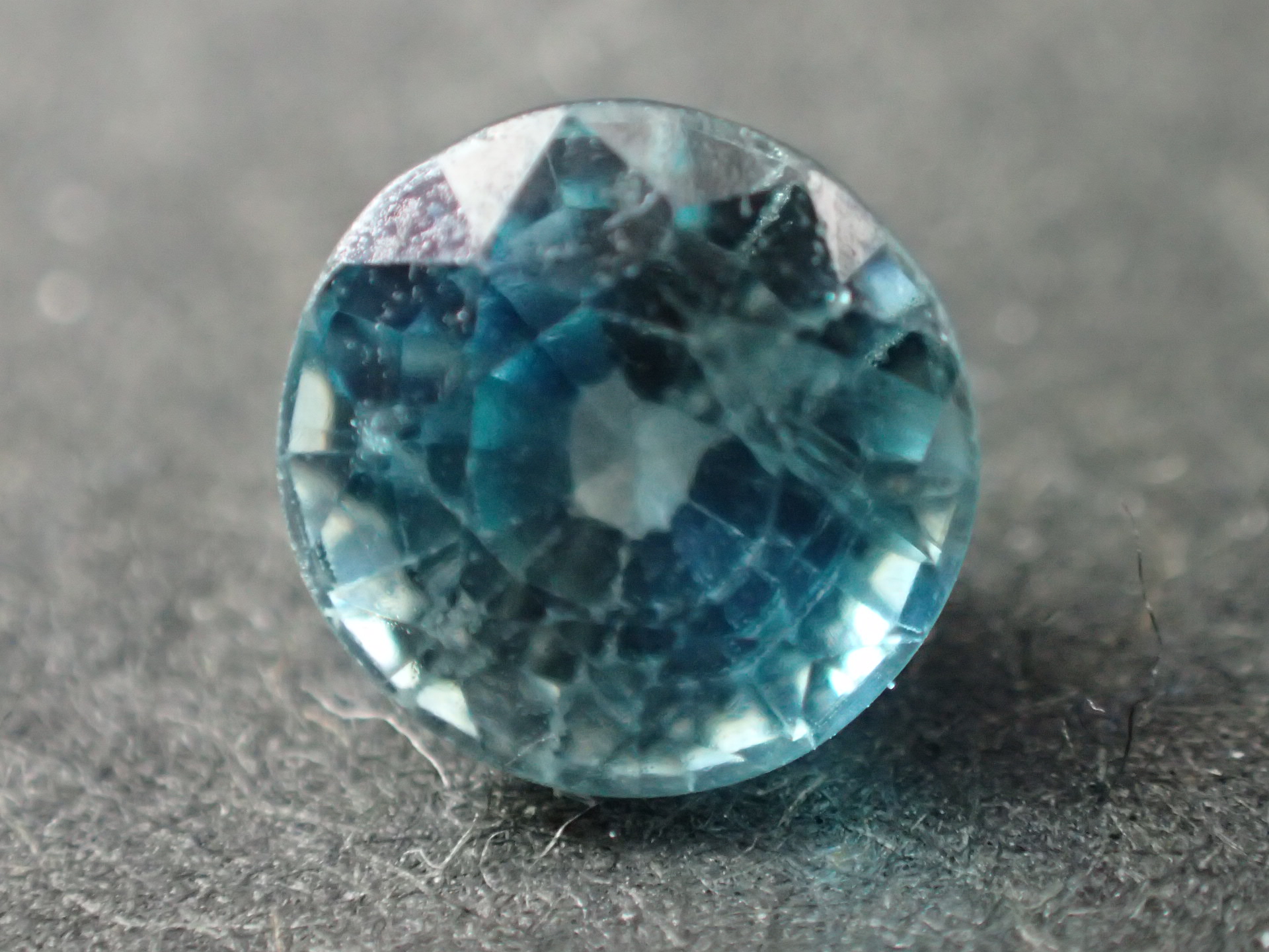 最高品質天然ブルー・ジルコン(Blue Zircon) ラウンドカット