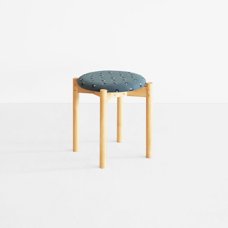 在庫限り】25'限定色 スツール O mina perhonen｜家具と木製チェアの