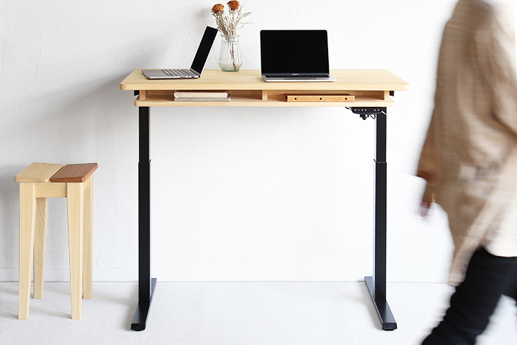 キシルの昇降デスクを、自社オフィスに置いてみました - XYLOG