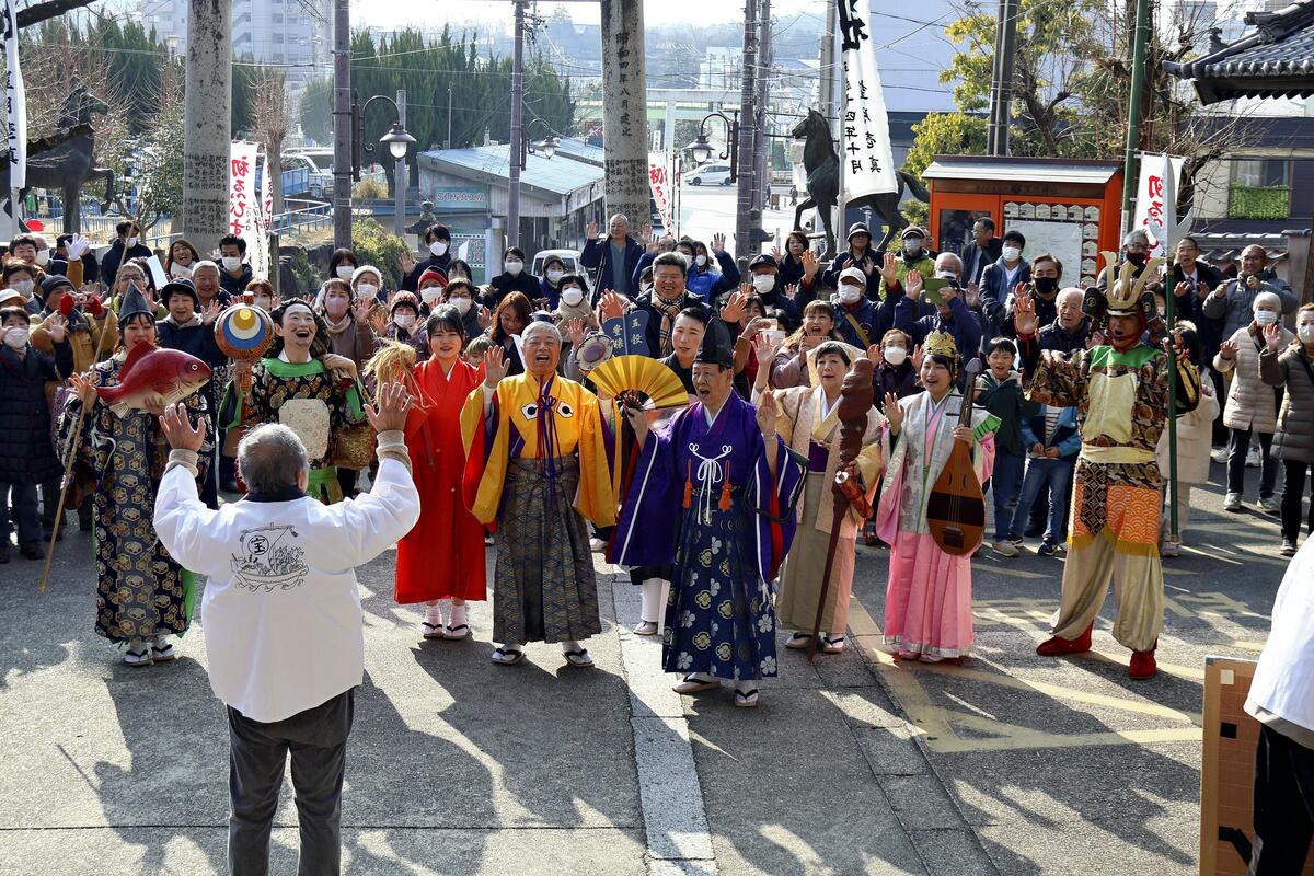 愛知：七福神と初笑い 瀬戸で「初えびす」 ：地域ニュース : 読売新聞